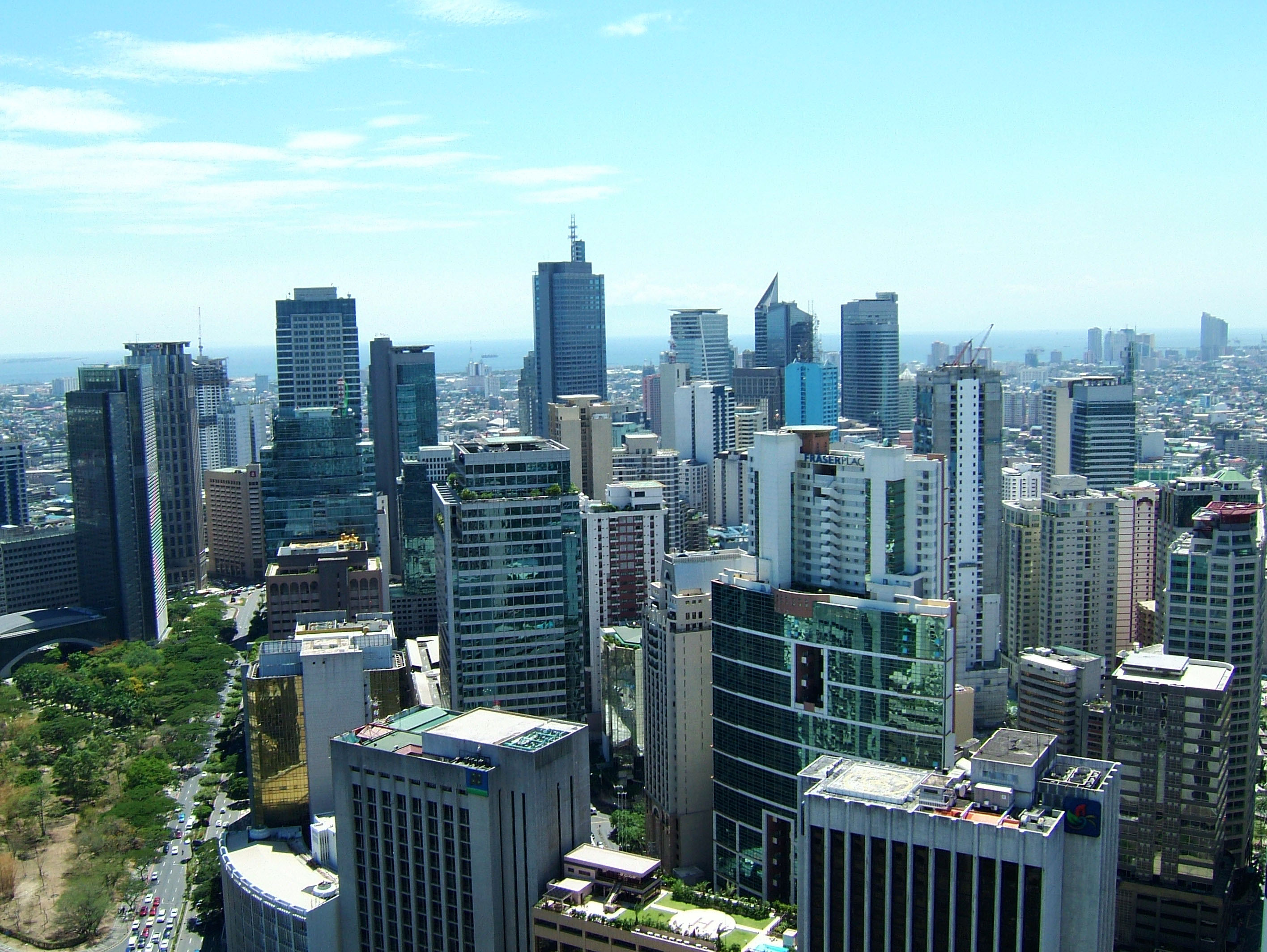 manila-skyline-makati-paseo-de-roxas-citibank-tower-may-2005-02