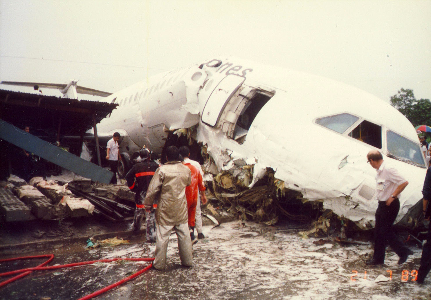 Philippine Airlines Accident RP C1193 BAC 111 516FP 21 JUL 1989 06