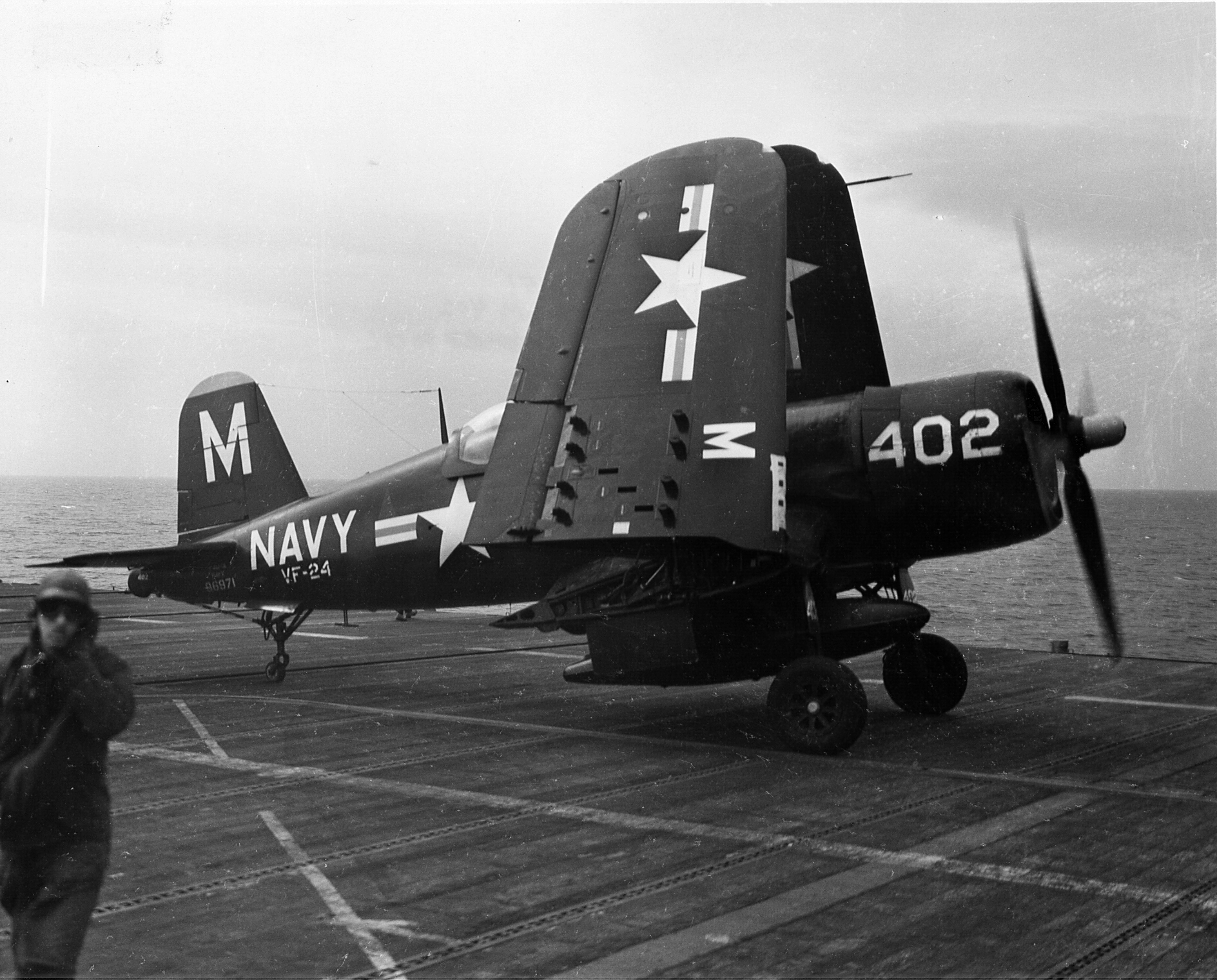 Asisbiz Vought F4U 4 Corsair VF 24 White M402 BuNo 96971 CV 37 USS