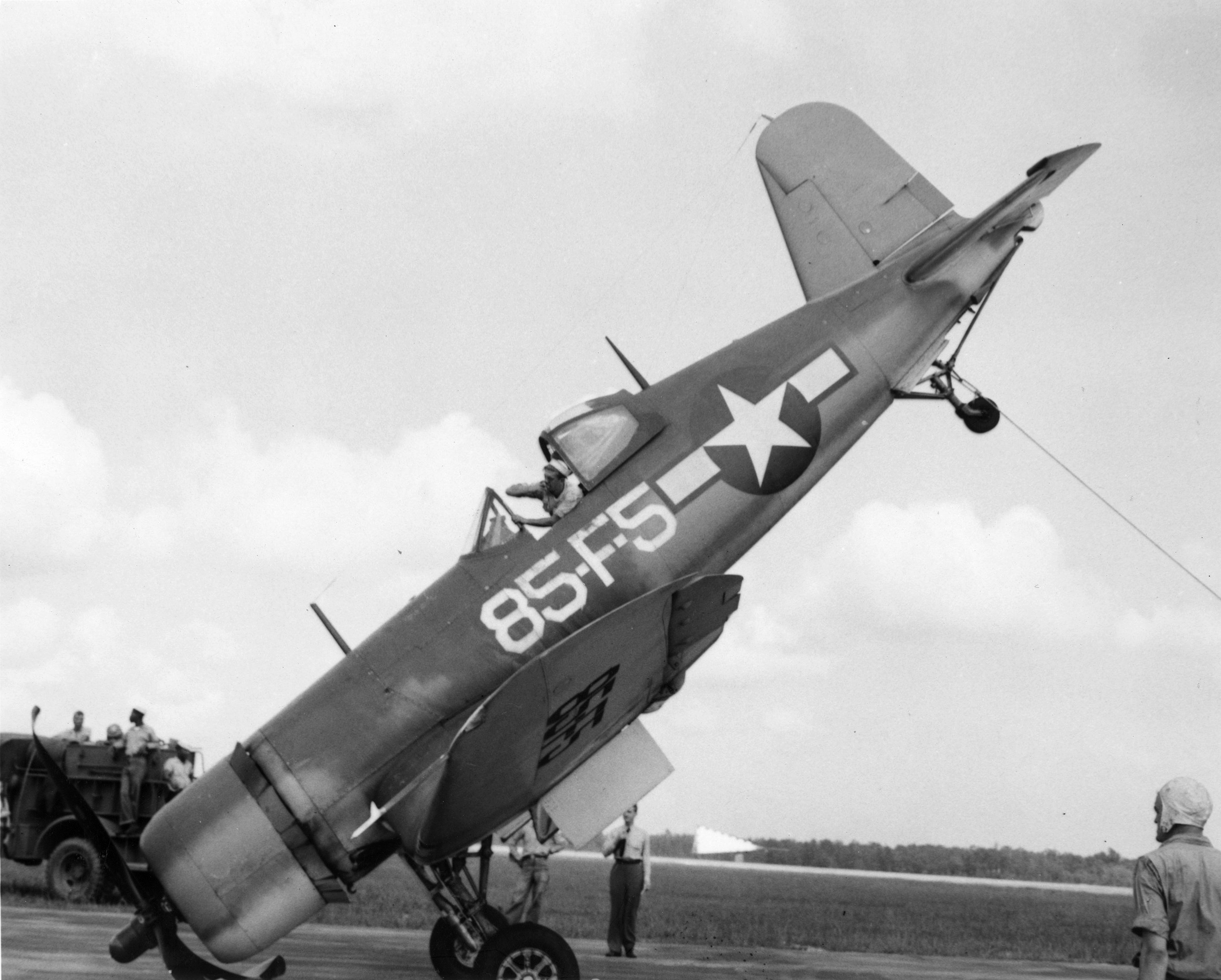 Asisbiz Vought F U D Corsair Vf White F Landing Mishap