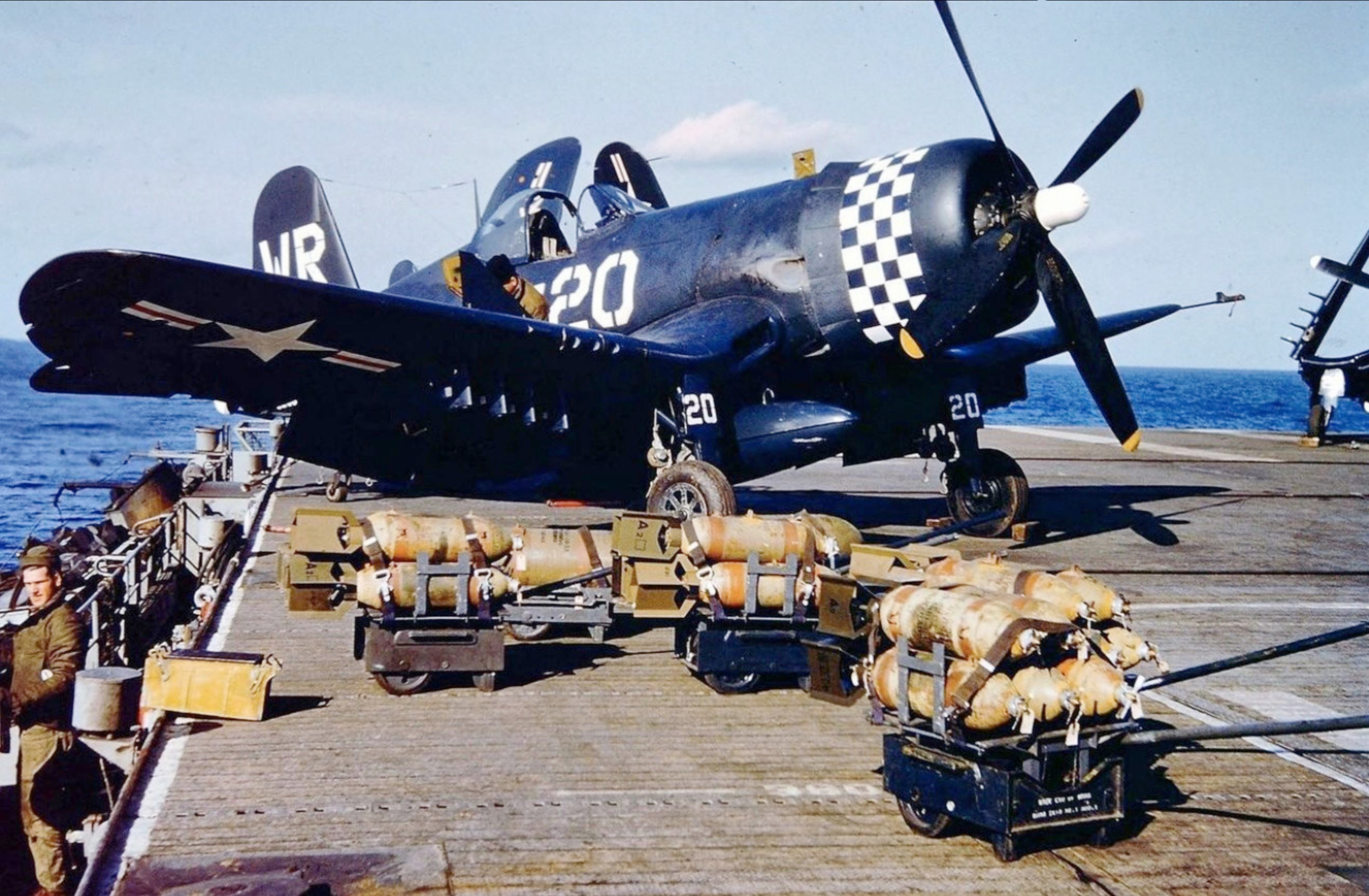 Asisbiz Vought F4U 4 Corsair VMA 312 White WR20 Aboard USS Bataan Off