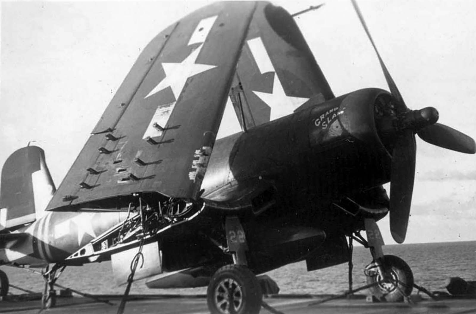 Asisbiz Vought F4U 1D Corsair VMF 512 White 22 Grand Slam 01