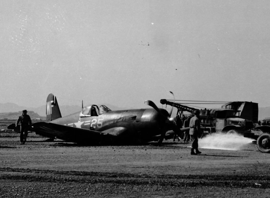 Asisbiz Vought F U Corsair Vmf N White Wf Belly Landed Korea