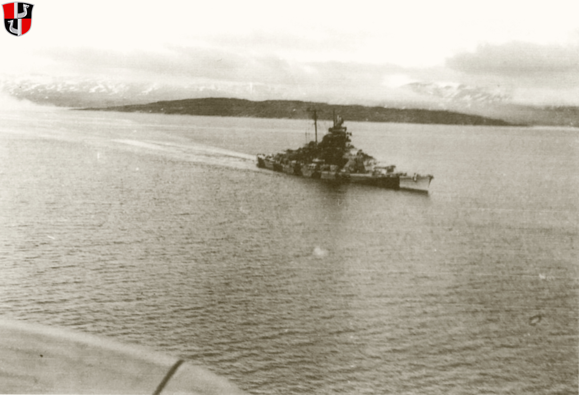 Asisbiz Kriegsmarine Battleship KMS Tirpitz Starboard Side At Sea