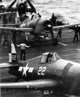 Asisbiz CV 12 USS Hornet II F6F 5 VF 17 22 USS Hornet 01