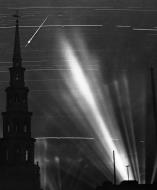 Asisbiz 09 A ninety minute exposure photo taken during an air raid from a Fleet Street rooftop London Sep 2 1940 01