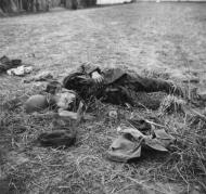 Asisbiz Army unknown Polish soldier killed during the Invasion of Poland Army News Regt 521 1939 01