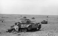 Asisbiz British armor Valentine destroyed during a DAK offensive drive 1942 Bund 101I 784 0247 13