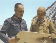 Asisbiz German Cmd GenLt Erwin Rommel Deutsches Afrika Korps DAK conferring with Stefan Frohlich North Africa 1942 01
