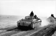 Asisbiz German armor DAK Panzer PzKpfw IIIs roll through Libyan Desert 5th Apr 1941 Bund Bild 101I 783 0109 11