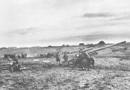 Asisbiz German artillery DAK 15cm sFH 18 or schwere Feldhaubitze 18 in Tunisia 13th Jan 1943 NIOD