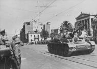Asisbiz Italian armor Panzer PzKpfw IVs parade through Athens Greece 4th Oct 1943 NIOD