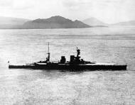 Asisbiz HMS Repulse visiting Hawaii with Diamond Head in background 7th Dec 1941 80 G 410413