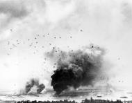 Asisbiz Panorama view of Pearl Harbor during the Japanese raid 7th Dec 1941 80 G 40056