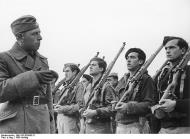 Asisbiz German officer from the Condor Legion instructing Nationalist infantry soldiers Avila 01