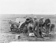 Asisbiz Italian troops manning a 10cm howitzer at Guadalajar 1937 Bundarchiv