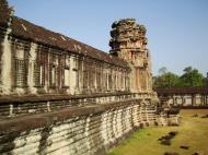 Asisbiz Angkor Wat Khmer architecture internal gallery E entrance 14