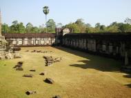 Asisbiz Angkor Wat Khmer architecture internal gallery E entrance 15