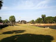 Asisbiz Angkor Wat NW area library pond looking NW 01