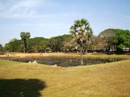 Asisbiz Angkor Wat NW area library pond looking North 01