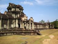 Asisbiz Angkor Wat Western Gopura inside looking west 06