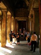 Asisbiz Angkor Wat inner sanctuary gallery columns and passageways 07