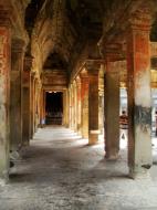 Asisbiz Angkor Wat inner sanctuary gallery columns and passageways 11