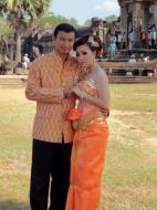 Asisbiz Traditional bride and groom fotos Angkor Wat Siem Reap Cambodian 02