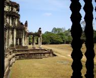 Asisbiz Angkor Wat Khmer architecture bas relief internal windows 05