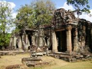 Asisbiz B1 Banteay Kdei Temple Gopura II Angkor Jan 2010 12