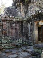 Asisbiz D Banteay Kdei Temple central sanctuary Bas reliefs 02
