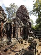 Asisbiz D Banteay Kdei Temple central sanctuary enclosure 03