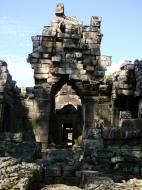 Asisbiz D Banteay Kdei Temple main enclosure inner passageways 12