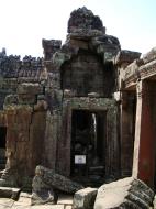 Asisbiz D Banteay Kdei Temple main enclosure inner passageways 17