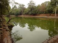 Asisbiz Royal Palace female bathing pond Hindu Khleang style Angkor 03