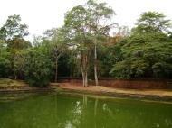 Asisbiz Royal Palace female bathing pond Hindu Khleang style Angkor 09