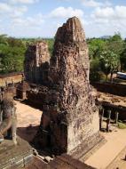 Asisbiz Facing East Pre Rup Temple lion and library East Baray 2010 01