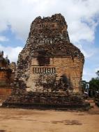 Asisbiz Facing North Pre Rup Temple lower courtyard towers East Baray 2010 02