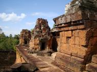 Asisbiz Facing SW Pre Rup Temple middle courtyard East Baray 02