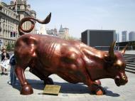 Asisbiz 9 Zhongshan Rd The Bund Bull Bund Financial Square sculptor Arturo Ugo Di Modica 01