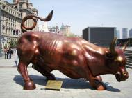 Asisbiz 9 Zhongshan Rd The Bund Bull Bund Financial Square sculptor Arturo Ugo Di Modica 02