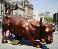 Asisbiz 9 Zhongshan Rd The Bund Bull Bund Financial Square sculptor Arturo Ugo Di Modica 03