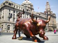 Asisbiz 9 Zhongshan Rd The Bund Bull Bund Financial Square sculptor Arturo Ugo Di Modica 04