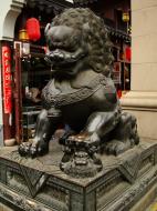 Asisbiz 0 Fangbang Rd (W) cnr Henan Rd (S) entrance Bronze Chinese Lion female guardian Shanghai 04