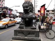 Asisbiz 0 Fangbang Rd (W) cnr Henan Rd (S) entrance Bronze Chinese Lion male guardian Shanghai 02