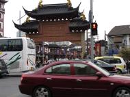 Asisbiz 0 Fangbang Rd (W) cnr Henan Rd (S) entrance with Bronze Chinese Lion guardians Shanghai 02