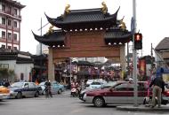 Asisbiz 0 Fangbang Rd (W) cnr Henan Rd (S) entrance with Bronze Chinese Lion guardians Shanghai 05