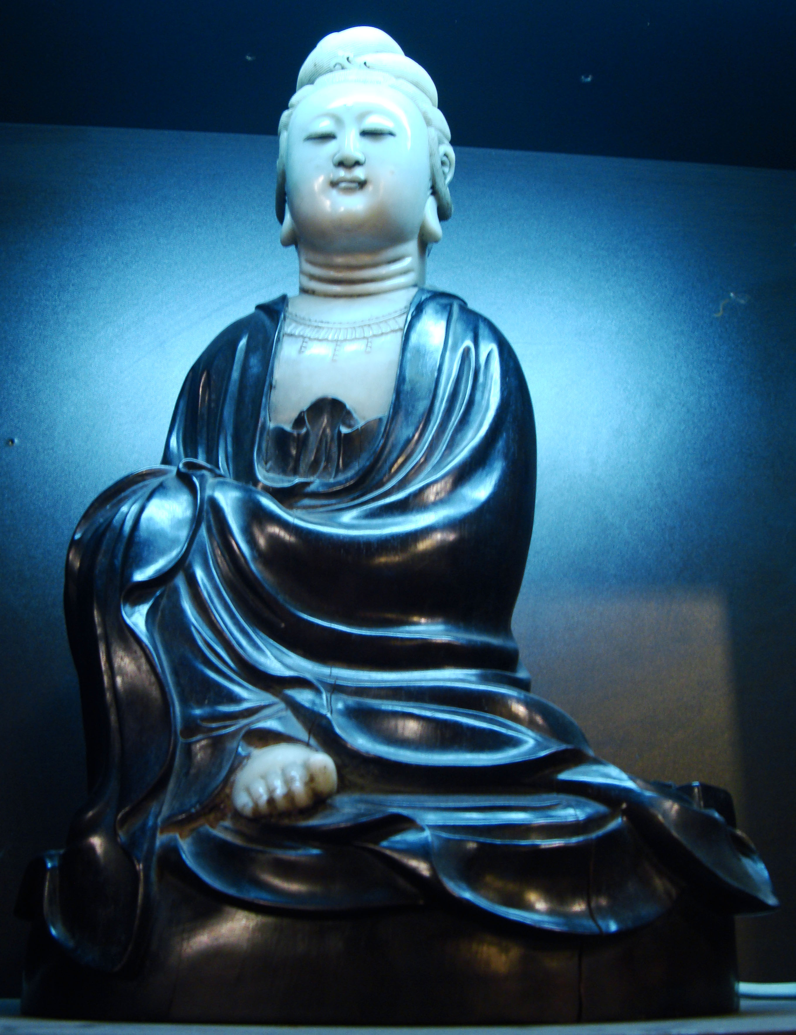 Asisbiz Antique porcelain blue Bodhisattva Avalokitesvara siting ...