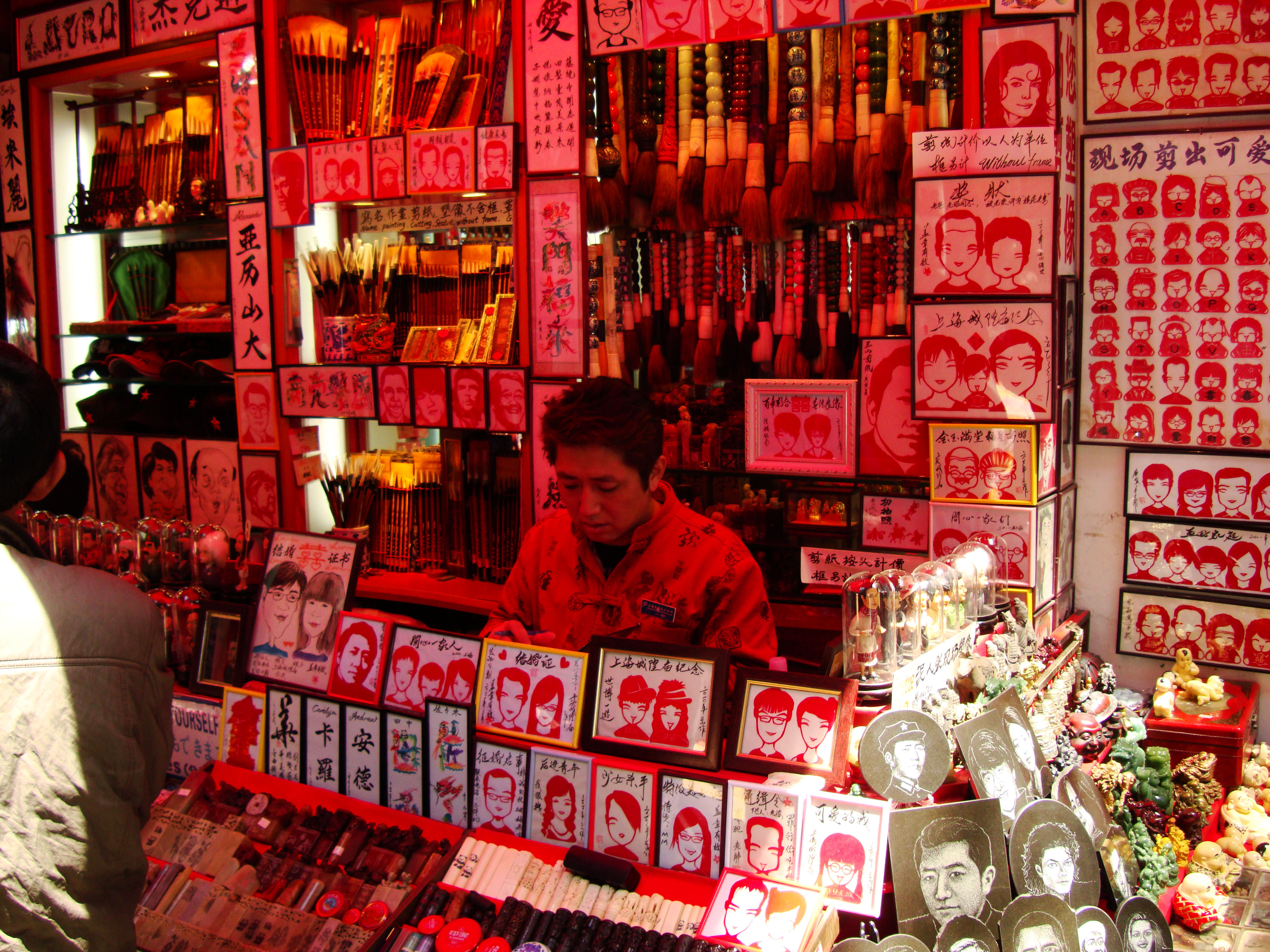 Asisbiz Yuyuan Market Chinese dolls Shanghai old town shopping street ...