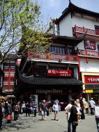 Asisbiz Yuyuan Market KFC and Haagen Dazs Shanghai old town shopping street Shanghai China 01